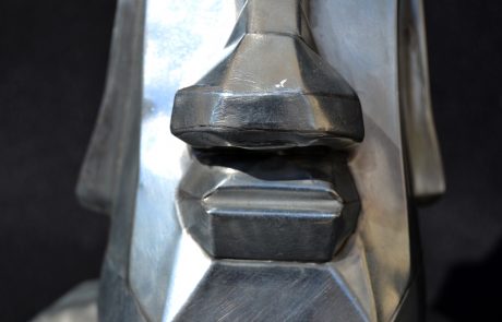 Sculpture faite main en zinc - Le Moai - zoom