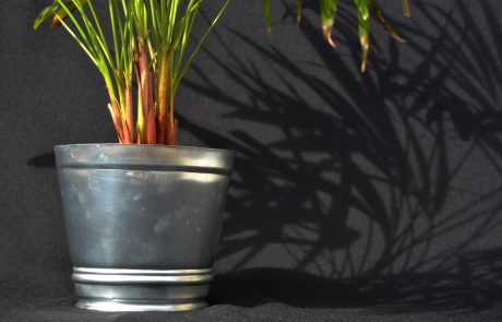 Pot de fleur en zinc fait main - zoom