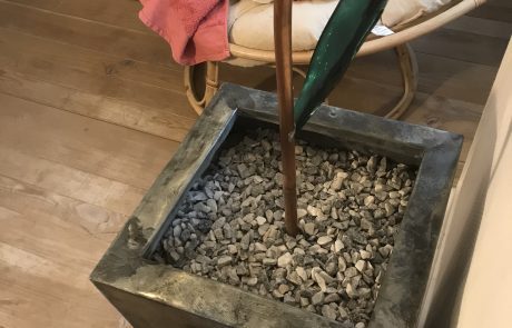 Sculpture soucis en zinc et cuivre - pot