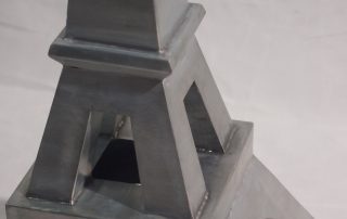 Sculpture tour Eiffel en zinc - zoom