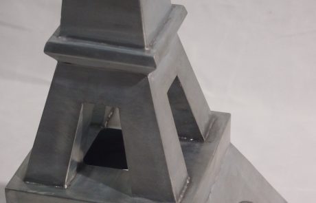 Sculpture tour Eiffel en zinc - zoom