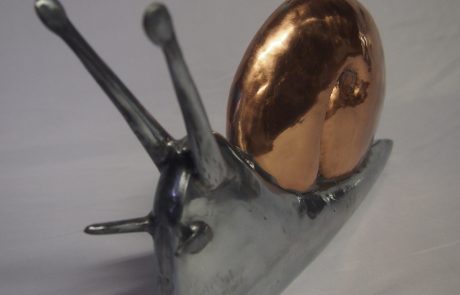 Sculpture d'escargot en zinc et en cuivre