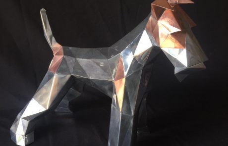 Sculpture fox-terrier fait main en zinc et cuivre - côté