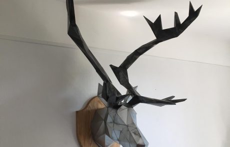 Trophée de cerf fait main - avant gauche