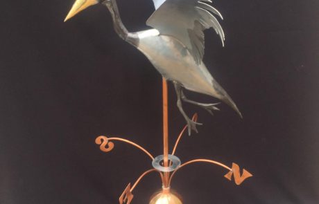 Girouette 3D d'une grue en zinc, cuivre et laiton - côté