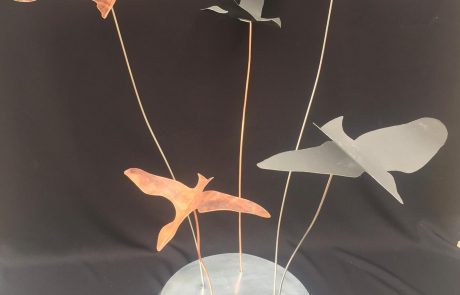 Sculpture faite main en zinc et cuivre - envolée d'oiseaux - dessus
