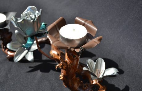 composition florale fait main en zinc, cuivre et bois - zoom