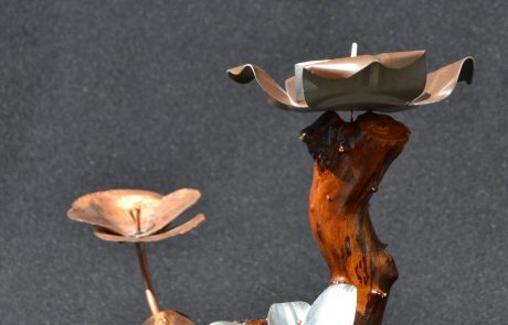 composition florale fait main en zinc, cuivre et bois - fleurs