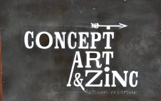 Enseigne professionnelle fait main Concept Art et Zinc - zoom