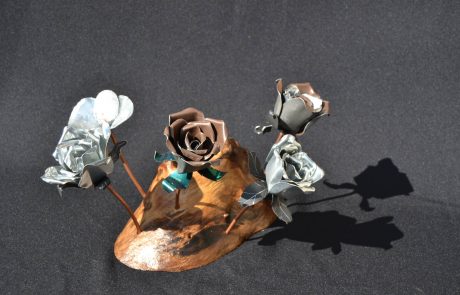 Composition de roses en zinc et cuivre - fait main